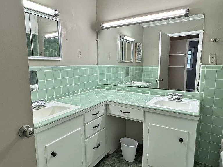 102 N Pinecrest Dr — Photo 29