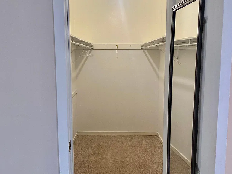 411 Lynetree Dr — Photo 18