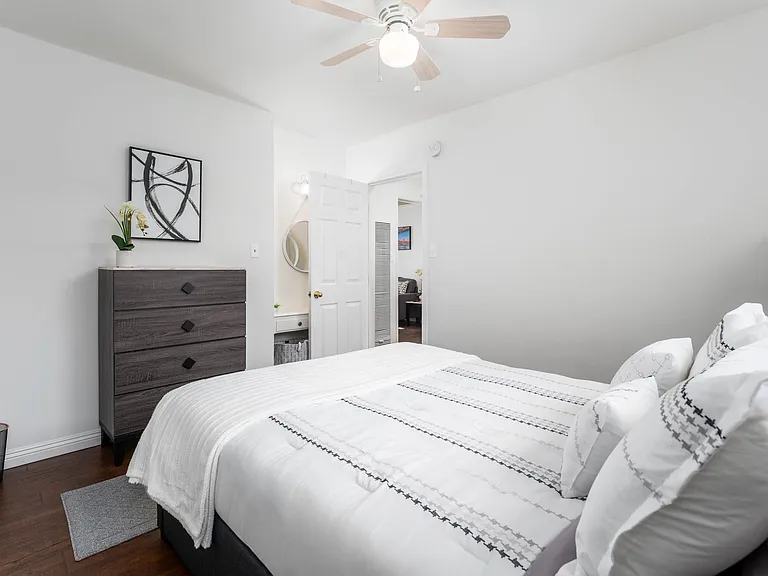 545 E 97th St #5 — Photo 5