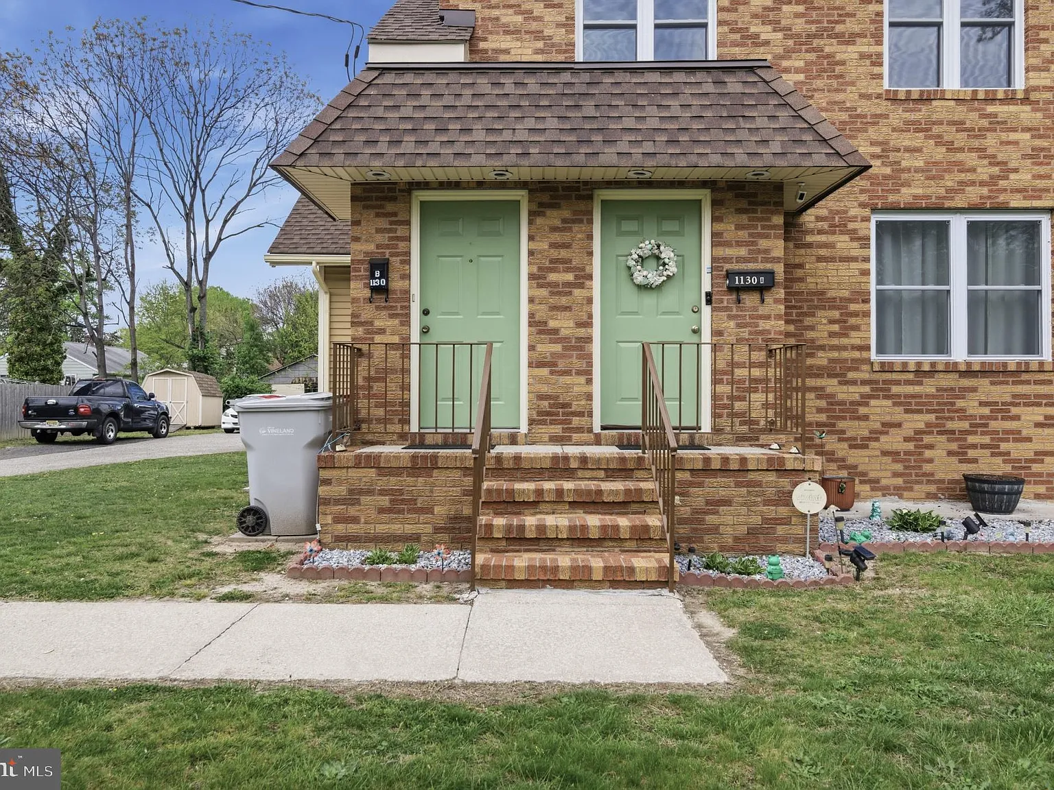 2 bed, 1.0 bath, 2002 sqft, $1,700 — Photo 2