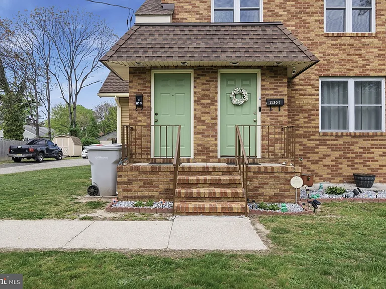 1130 E Park Ave #B — Photo 2