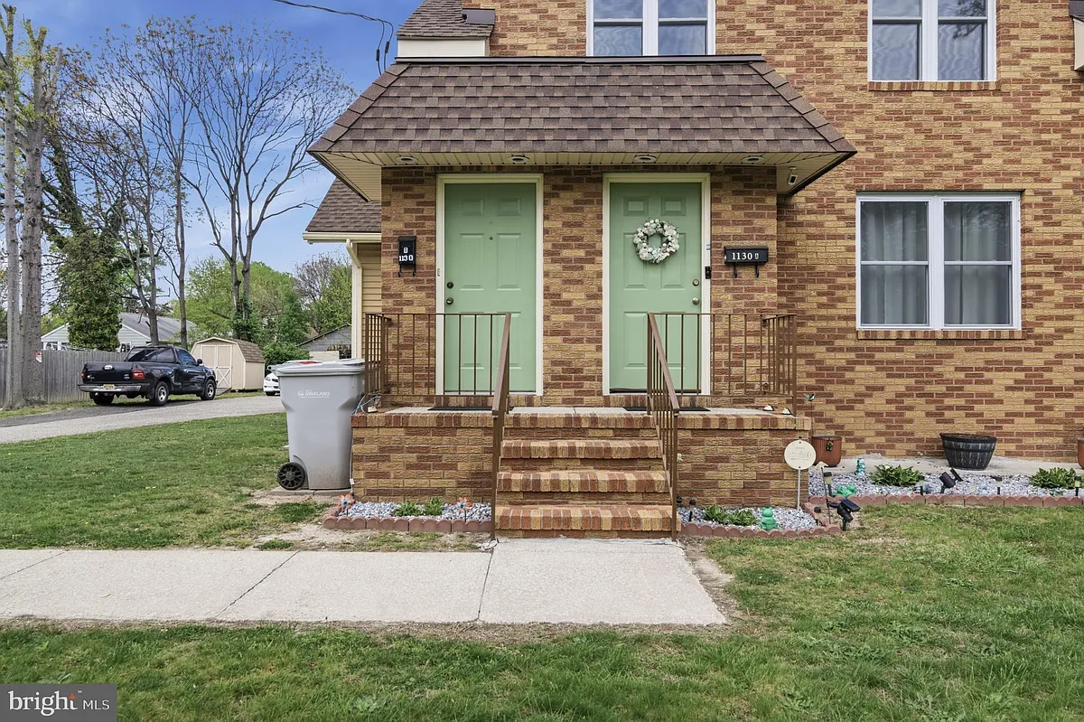 Building Photo - 1130 E Park Ave #B
