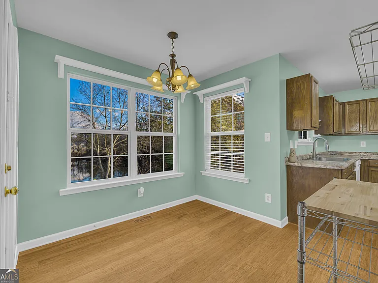494 Bishop Ct — Photo 6