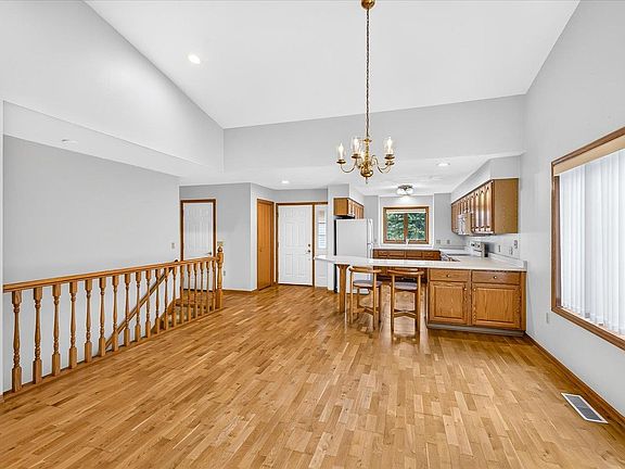 5th image of 6 Village Homes Dr