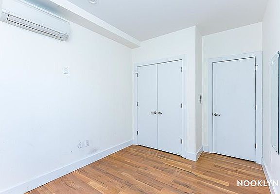 4th image of 396 Cornelia St #2L