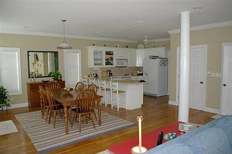 5th image of 4000 Saint Teresa Ave