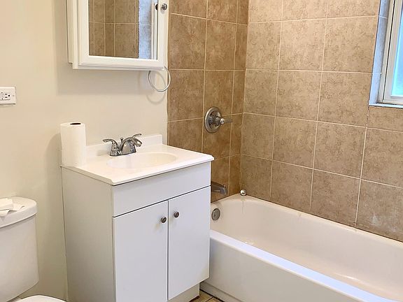 4th image of 3039 W Lexington St