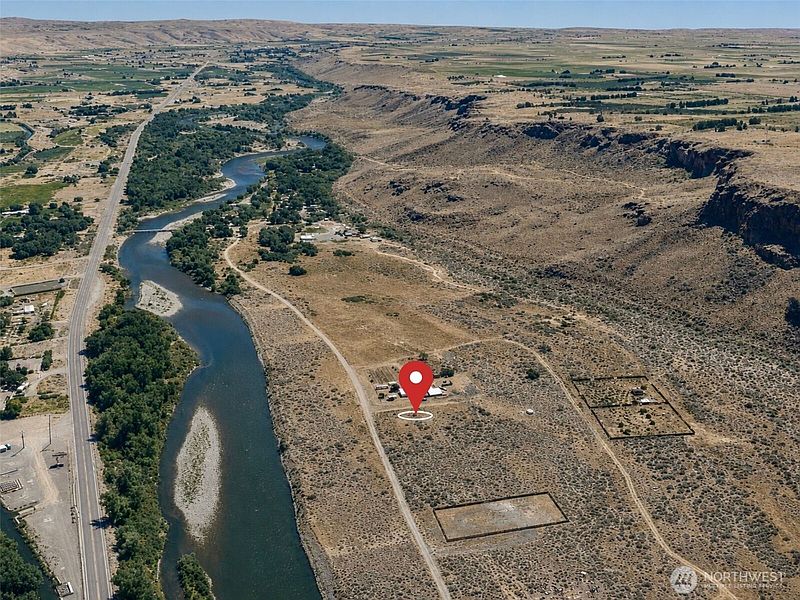 3rd image of 322 Lake Naches Road