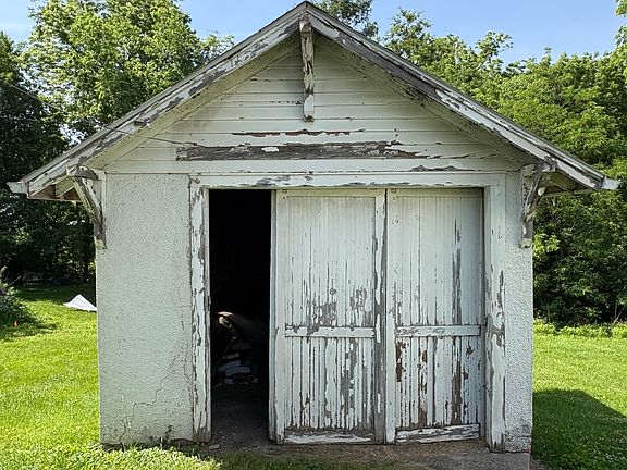 5th image of 1818 Main St