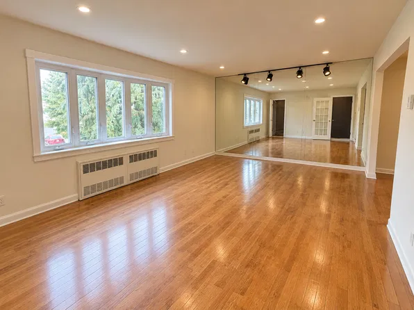 (undisclosed Address), Elmont, NY 11003