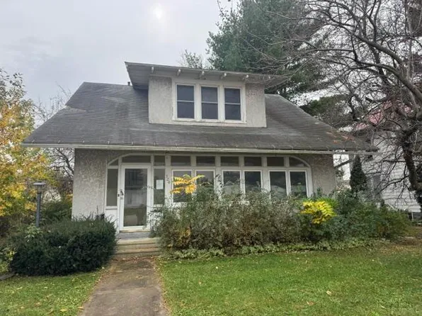 325 W Greene St, Postville, IA 52162
