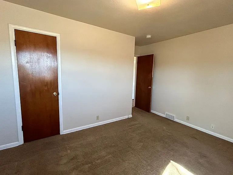 821 Skyline Dr — Photo 13