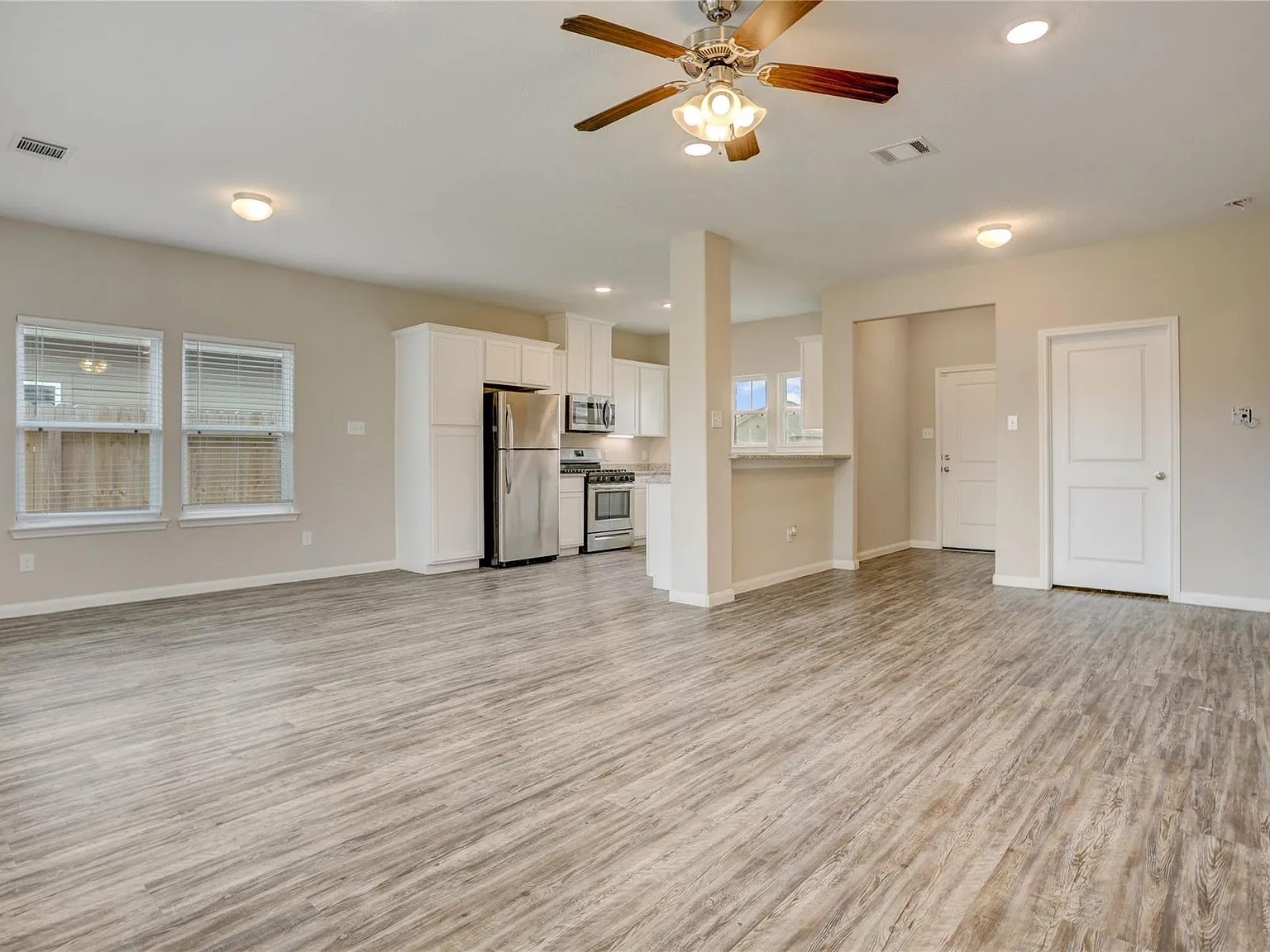 3 bed, 2.0 bath, 1588 sqft, $1,500 — Photo 4
