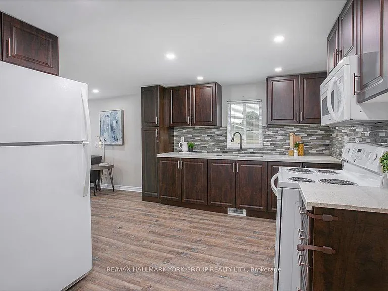 21 Lakeshore Rd — Photo 16