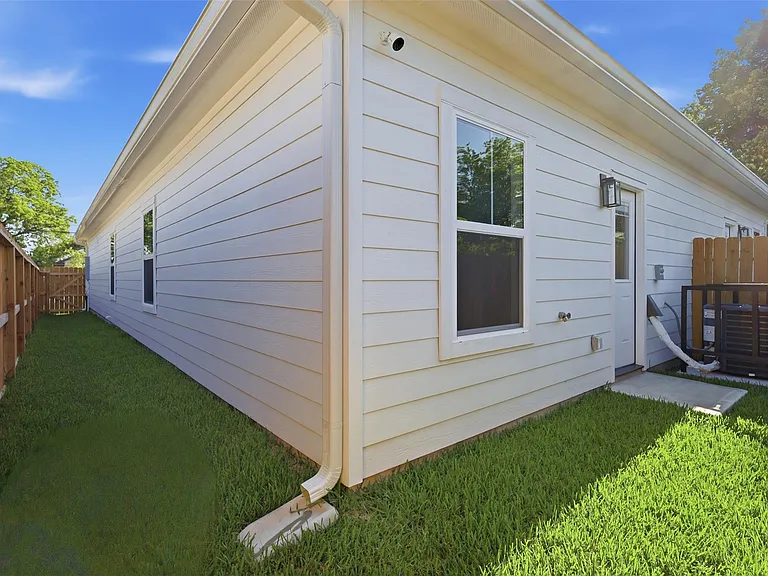 4606 Mallow St #B — Photo 25