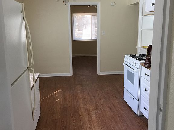 3rd image of 118 E 11th Ave