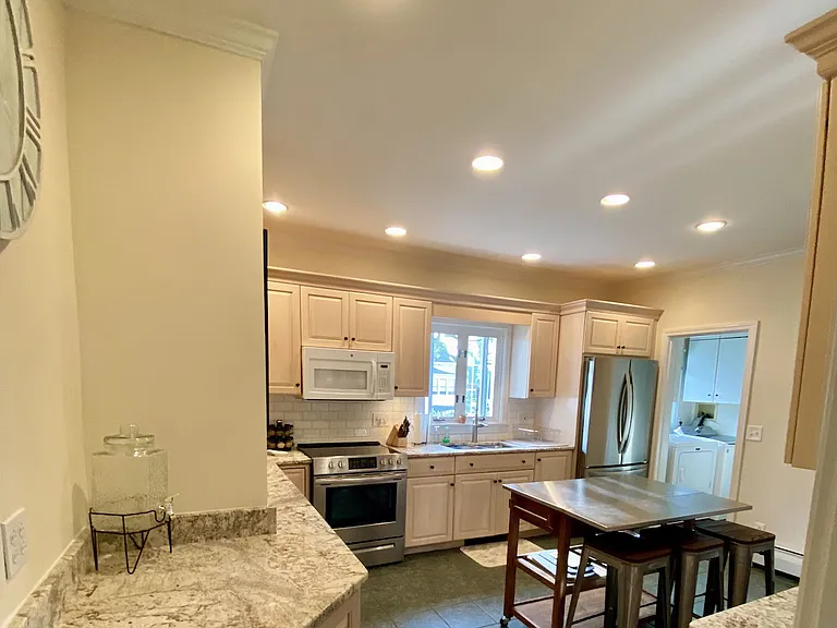 8 Morton Ave — Photo 18