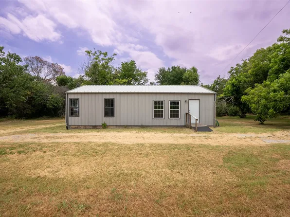 909 Fox Ln, Azle, TX 76020