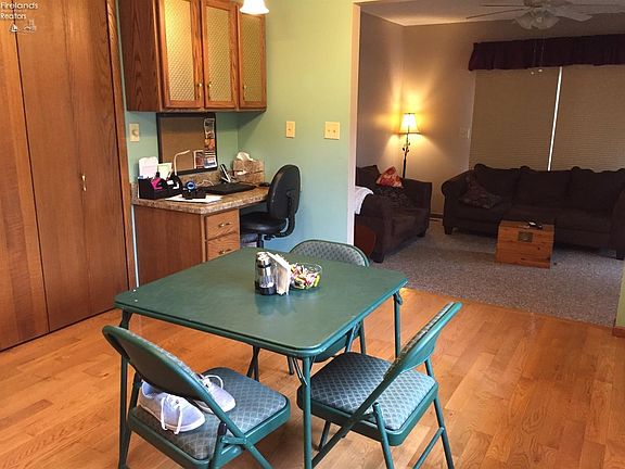 4th image of 70 Golfview Dr