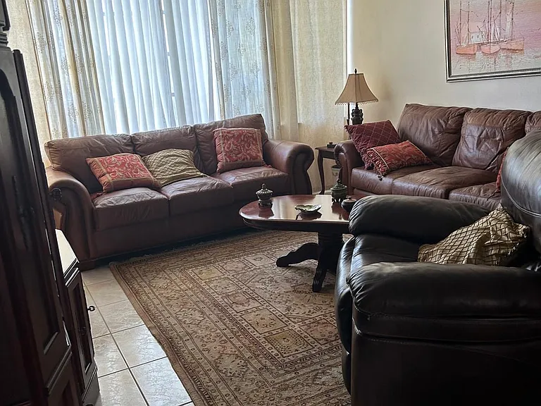 1551 NE Miami Gardens Dr — Photo 4