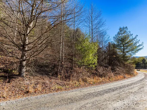 999 Rosalie Ln #6, Waynesville, NC 28785