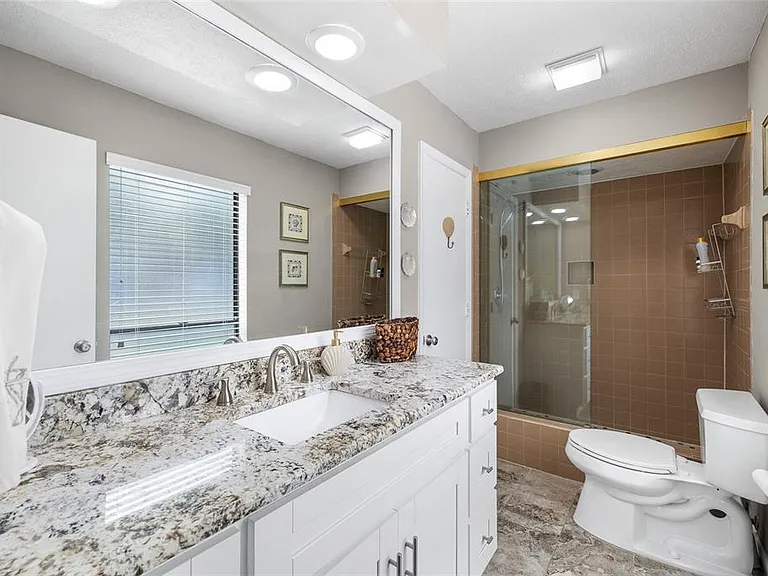 11520 Galleria Dr — Photo 20