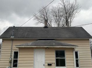 906 S State St, Christopher, IL 62822