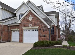2 Red Tail Dr, Hawthorn Woods, IL 60047