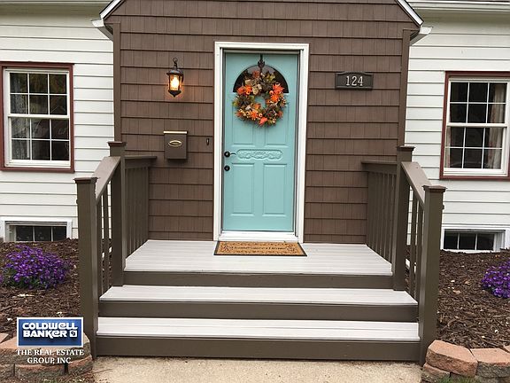 Inviting front entry