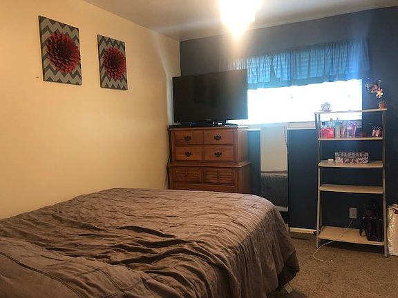 5th image of 404 Crestview Dr
