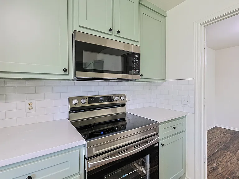 8308 Albany Ave — Photo 28