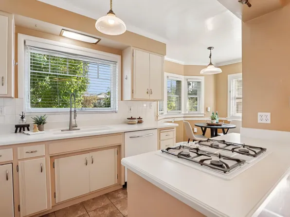 2200 2nd Ave, Sacramento, CA 95818