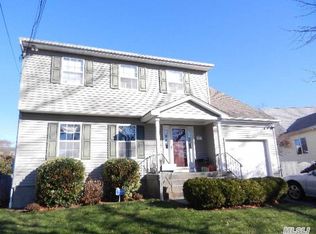 9 Cherry Rd, Bayville, NY 11709