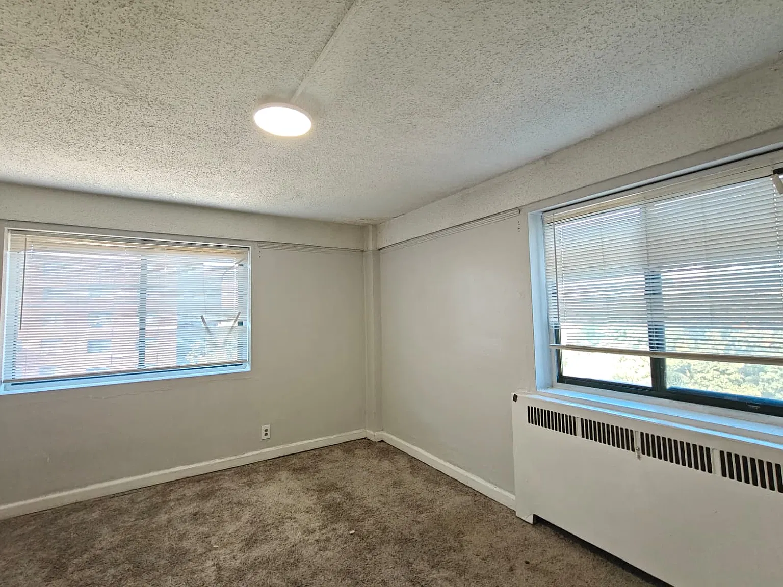 Beautiful Apartment Available Now! — Photo 4