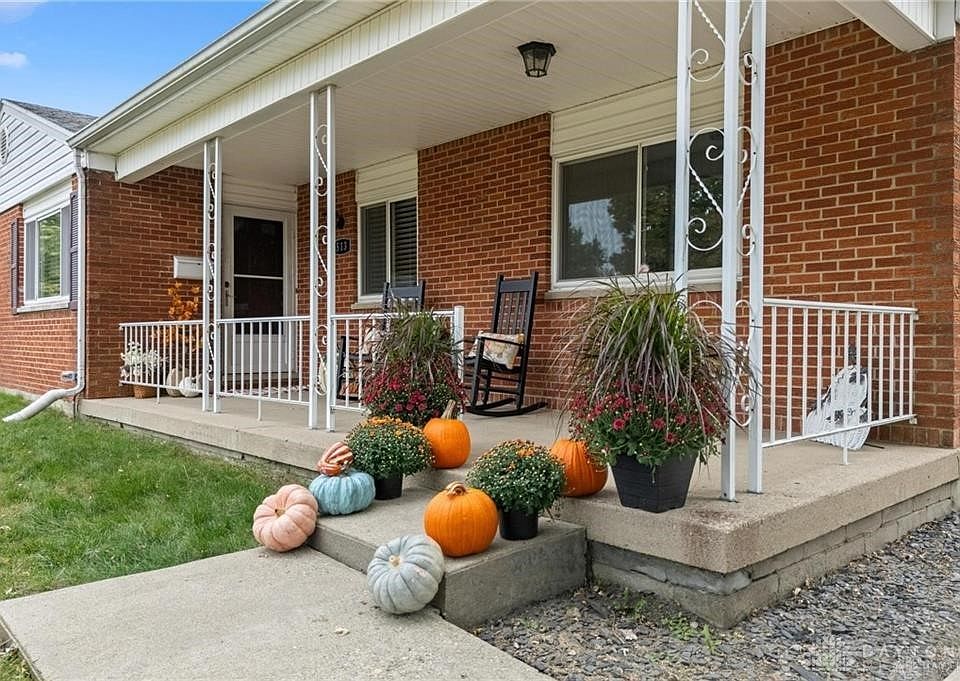1st image of 513 Redbud Ln