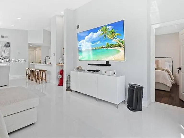 18755 SW 27th Ct #Townhouse 18755 — Photo 12