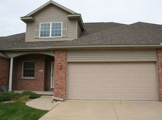 7 Spring Ridge Cir, Bloomington, IL 61704