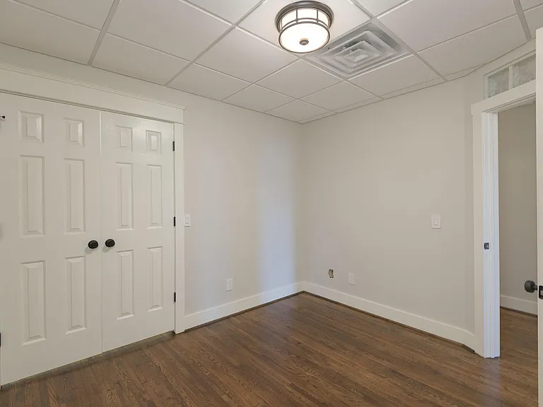 102 W Market St #B — Photo 8