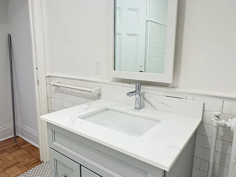 1 Clarendon Ave #405 — Photo 24