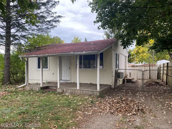 1151 Wells St, Burton, MI 48529