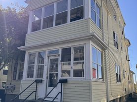 32 Mount Pleasant Ave, Providence, RI