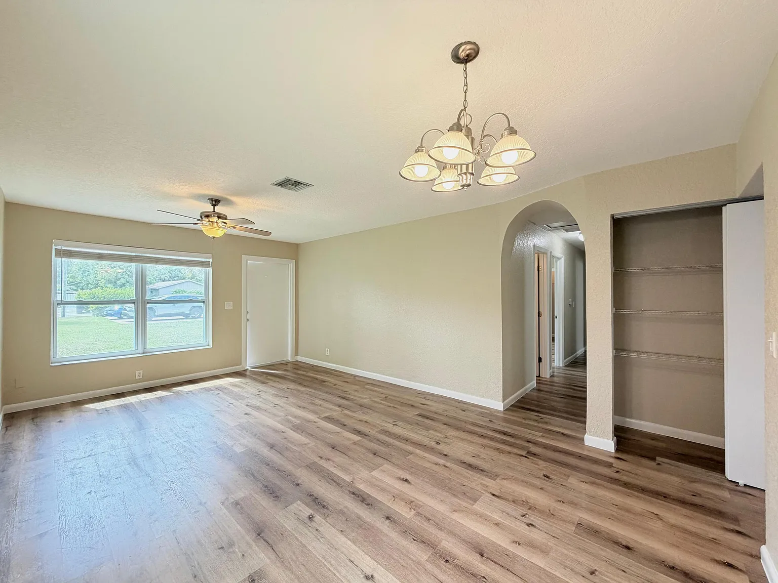 3 bed, 2.0 bath, 1150 sqft, $2,500 — Photo 3