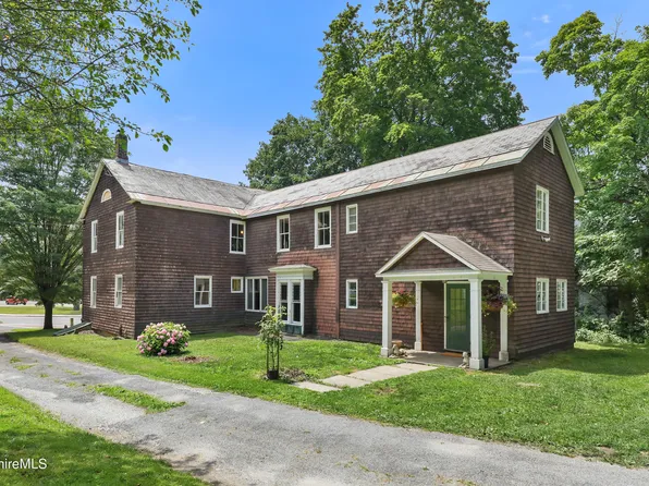 2 Park St, Lee, MA 01238