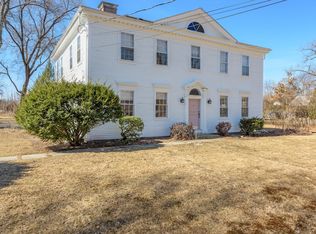 11 Middle St, Hadley, MA 01035