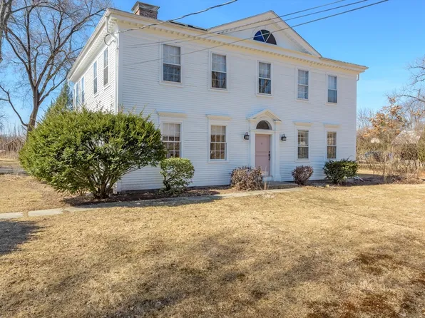 11 Middle St, Hadley, MA 01035