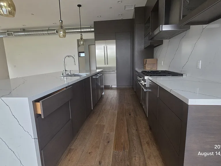 2011 Barry Ave — Photo 26