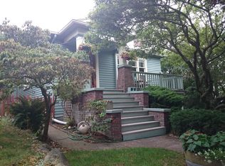 906 N 75th St, Seattle, WA 98103