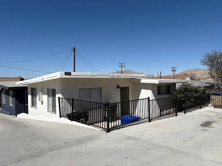 15558 Hesperia Rd #A — Photo 2