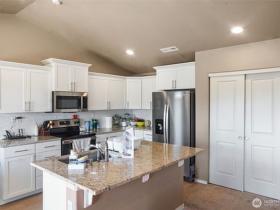2nd image of 1125 W Sequoia Road