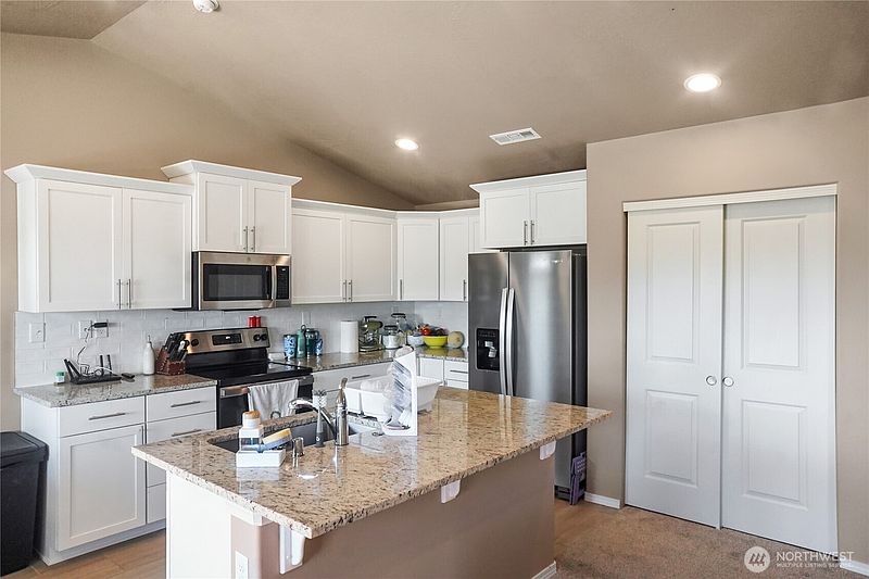 2nd image of 1125 W Sequoia Road